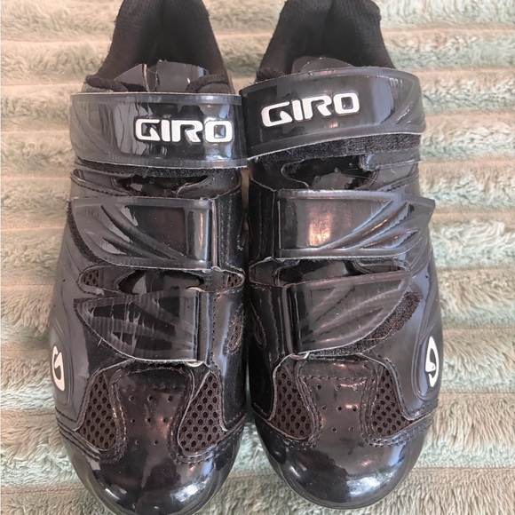 Giro Black Cycling/Spin Shoes With Look Clips - Picture 2 of 3